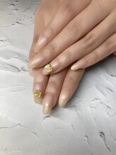 サフィールネイルサフィールネイル(Saphir nail)/パールベージュ×リボンネイル