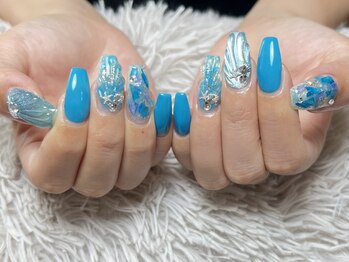 ファン ネイルアンドエステ(FAN)の写真/スカルプ×高技術で理想の指先へ♪持ち込みOK＆パーツ豊富でトレンドも再現◎華やかネイルならお任せ！