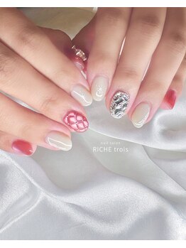 リッシュ トロワ(RICHE trois)/ぷっくりキルティングネイル！