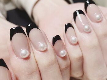 アンジェローズ ネイルプラス(Ange Rose nail+)の写真/【ケア/フォルム/モチ】にこだわった丁寧な施術が◎初めての方には経験豊富なスタッフがデザイン提案も♪