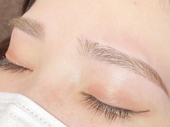 ビモアス(bimous)の写真/眉の輪郭を整えてハッキリとした第一印象へ!完全個室のプライベート空間でリラックスしながら美眉ケア♪