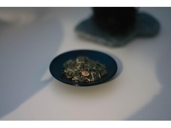 ハルノハナ鍼灸治療院/内側から美しくなれるよもぎ蒸し