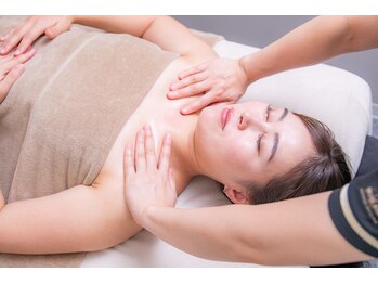 小顔フェイスラボ 松阪店(小顔FaceLabo.)/整体コルギ(デコルテマッサージ)