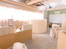 MIRYO MIRYO【アロマリンパマッサージ / もみほぐし / ヘッドスパ / よもぎ蒸し】の雰囲気（おしゃれでやさしい光に包まれる癒し空間です。）