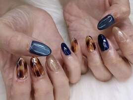 2024べっ甲ネイル☆ネイビーのせ