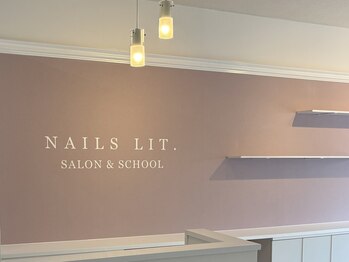 ネイルズリッツ(Nails lit.)