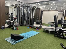 ジーシェイプ 赤羽(G-SHAPE)の雰囲気(全面人工芝2面の充実した設備で、マンツーマントレーニング!)