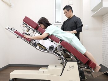 からくり整骨院の写真/あなたに最適な施術を提案！腰のつらさや膝の不調を改善するためのオーダーメイド整体をご体験ください。