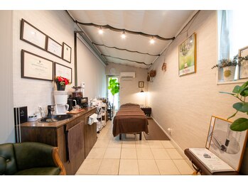 アオダモ(aodamo)/開放的なサロンを一人占め