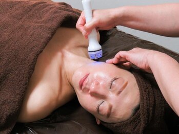 コクーン(COCOON)/むくんだお顔もスッキリ