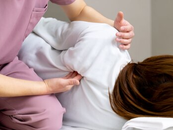 ならまち整骨院の写真/【首肩の重み、根本解消】スマホ首や蓄積疲労を徹底ケア！巻き肩を整え、羽が生えたような軽さを実感。