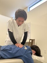 法花坂口鍼灸整骨院/背中の施術