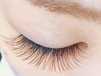 アイラッシュリゾートカハラ 四ツ谷三丁目店(Kahala)の写真/ブラウンカラーが垢抜けの秘訣☆組み合わせ自由で柔らかい印象なのにワンランクUPの目元に!気分転換にも★