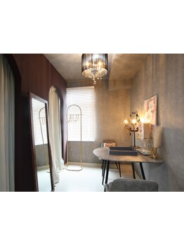 ネイル・アイメニューの同時施術が可能