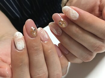 ホワイトマーブルで上品に