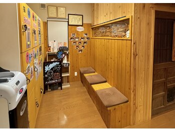 栄光治院 岡崎本院/待合スペース