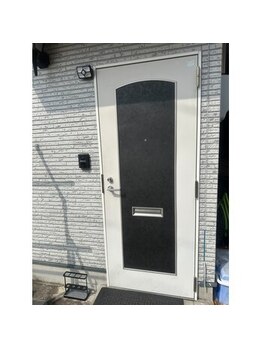 サロンアンドスクール ローズマリー (Salon&School Rosemary)/入り口玄関はこちら　チャイム