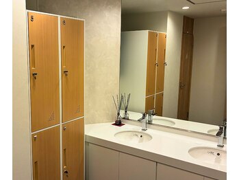 ノムラボ 目黒(Nom-Lab.)/ 更衣室完備しています!