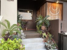 ユリカゴ(Yurikago)の雰囲気（日常から解放する木のぬくもりと緑の空間です。）
