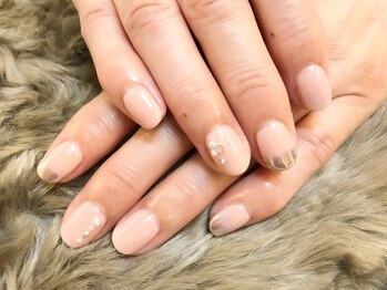 ベージュ×ミラーネイル