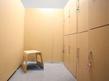 ホグレルスペース 本町店/男性ロッカー室