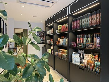 ルナスーリヤ 表参道店/店内雰囲気/プロラボ商品エリア