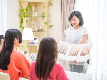 メゾンデ(maison de)/お肌の色を測定します♪