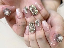 ストーン埋め尽くしネイル