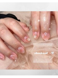 大人気！チークネイル