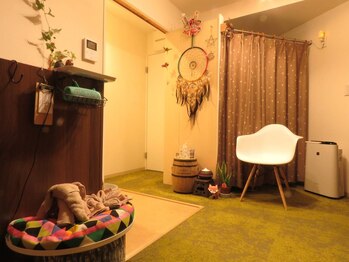 ビーラボ 王子駅前店/森の中のような店内