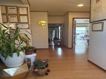 ルクシア(Luxia)の雰囲気(入り口から広いロビーと広い待合室、ごゆっくり素敵なお時間を~)