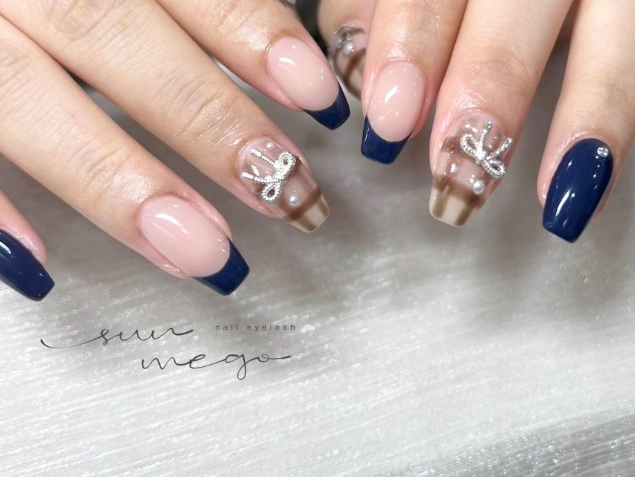 2025年-2026年冬トレンド】ネイビー リボンのネイルデザイン集｜人気順