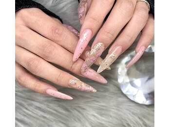 リアラ(Liara)の写真/艶フォルムつくる上質ロング＊自然な長さ出し～ロングまで◎どんな場面にも合うネイルをご提案いたします♪