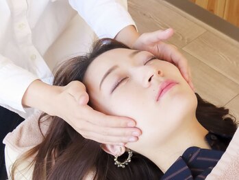 美容鍼灸院ハリナチュレ 埼玉所沢の写真/鍼灸で理想の小顔×身体の軽さを同時に◎美容鍼と整体のset施術で、蓄積した疲れまでスッキリ解消#所沢鍼灸