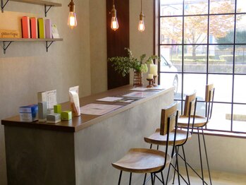 シュタットハイム(stadt heim)/ゆっくり寛げるバーカウンター。