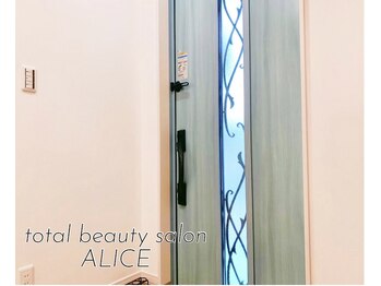 トータルビューティーサロン アリス(ALICE)/サロン　玄関ドア