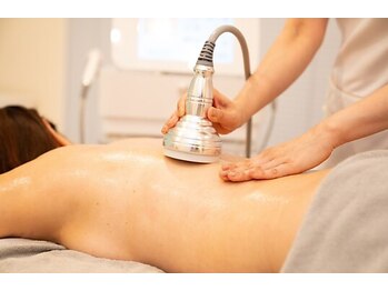 ルフルリール(Refleurir)/バイポーラRF+吸引ドレナージュ