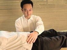 やすいゆたか整体院の雰囲気（独自の骨盤矯正。軽く触れる程度の力で精密に矯正しています。）
