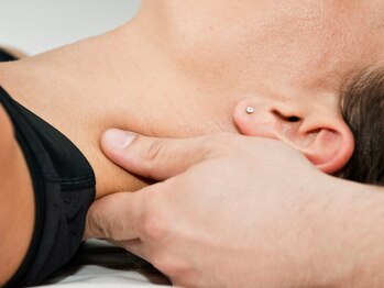 ダチュラ(Da'Chura)の写真/【全身美容整体(ドライヘッドスパ付)+小顔矯正￥7000～】ドライヘッドスパ付！足先のむくみ~頭のコリまで◎