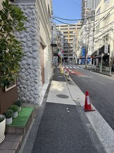 ソルイルナ 麻布十番店(sol y luna)/こちらの建物が見えてきたら