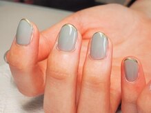 ビューティトリップ(Beauty TRIP)/グレー×ゴールドのフレンチ