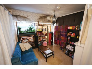 サロンデュヒャーク 志木駅前店(salon du ひゃーく)/モロッカンスタイルの可愛い内装
