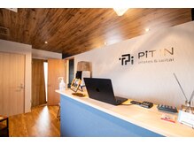 ピットイン(PiT IN)/受付カウンター