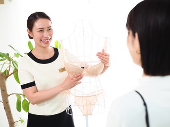 デミーナ(Demyna)/下着の着け方をお伝えします！