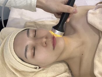 リンダ(Rinda)の写真/速攻小顔【ラジオ波×小顔ハリフ×EMS】お顔3周無制限shotの表情筋ケア付でたるみを根本改善★