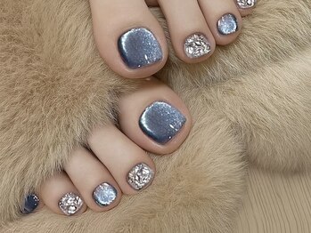 ネイルジョリー(Nail Jolie)の写真/【フットワンカラ-¥6400/定額デザイン¥7500~】フットバス付で足元のケアまで◎ハンドネイルができない方も!