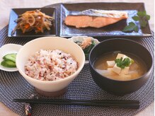 体や肌を根本から変えるには食事も重要！栄養指導も充実！