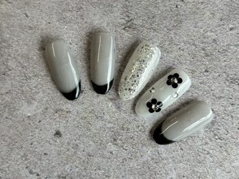 プリュム(Plume)/☆フラワーフレンチネイル