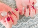 流行のシースルーチェックネイル