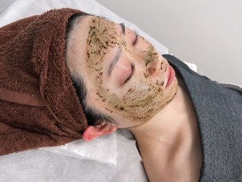 サロンエメ(salon aimer)の写真/◇salon aimerで肌質改善◇ハーブピーリングでつるすべ肌に♪お肌の構造を熟知したスタッフが丁寧に施術！